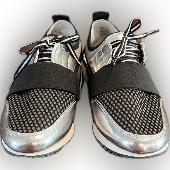 Steve Madden Arctic Sneaker In Silver Multi, Athleisure Oxford Size W8.5 NWOT - Picture 2 of 8